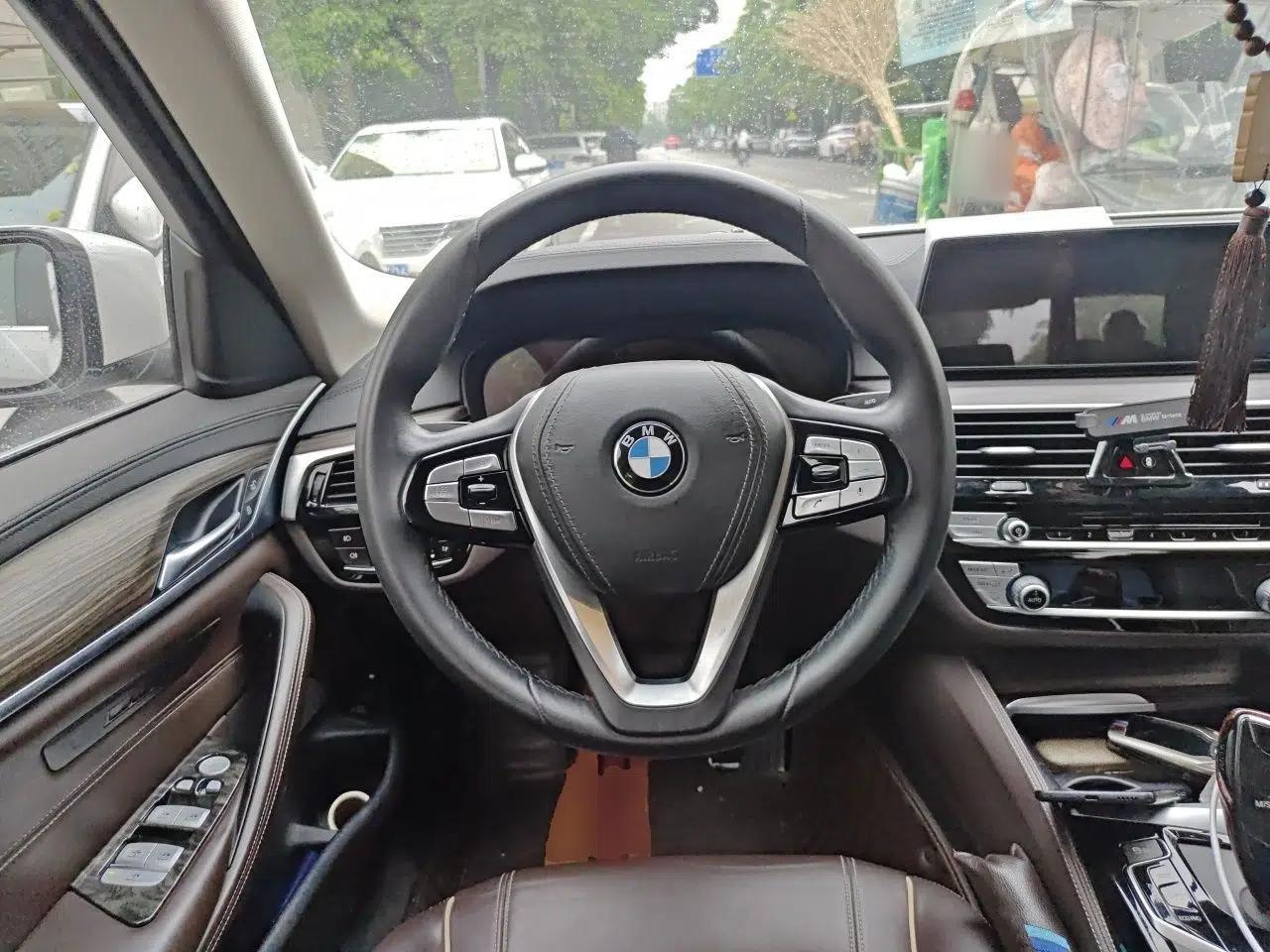 BMW 5 Series New Energy 2019 530Le Luxury Package — миниатюра 11