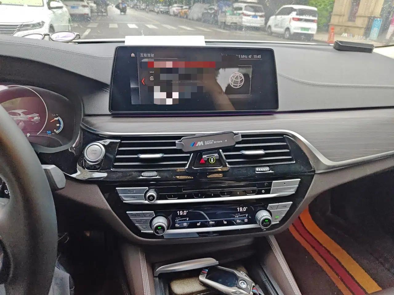 BMW 5 Series New Energy 2019 530Le Luxury Package — миниатюра 14