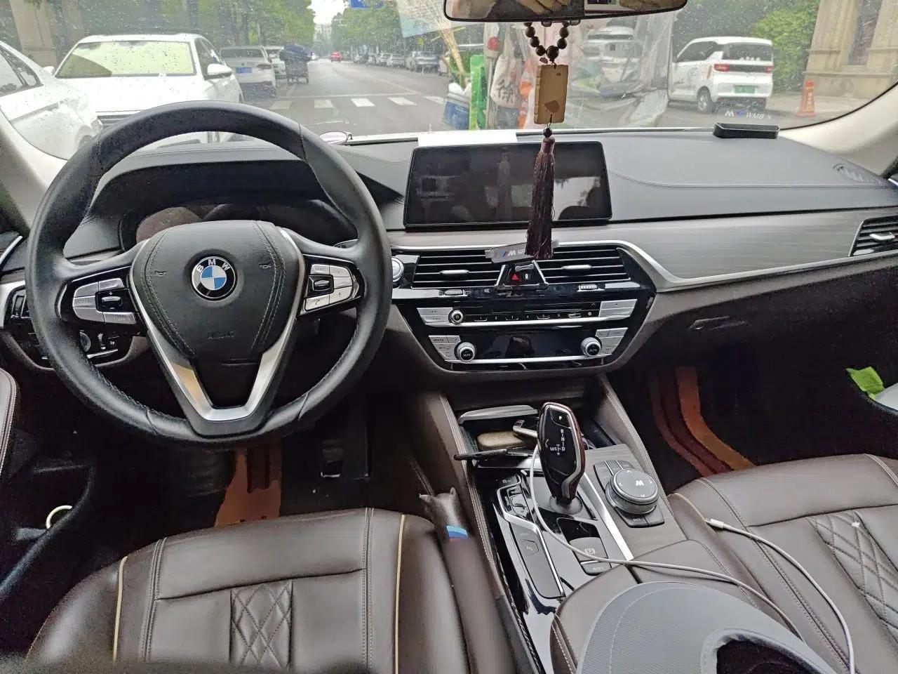 BMW 5 Series New Energy 2019 530Le Luxury Package — миниатюра 10