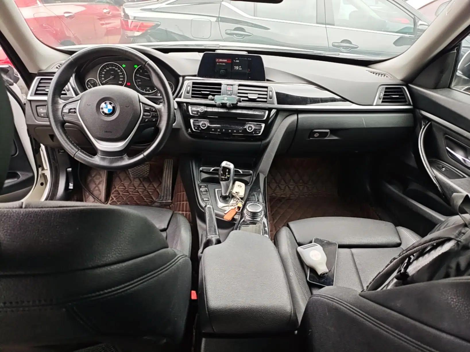 BMW 3 Series GT 2019 320i Sport Edition — миниатюра 13