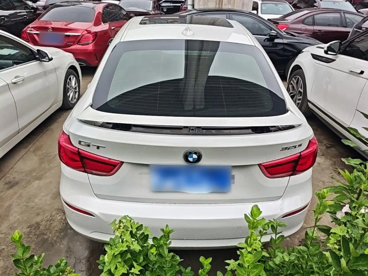 BMW 3 Series GT 2019 320i Sport Edition — миниатюра 5