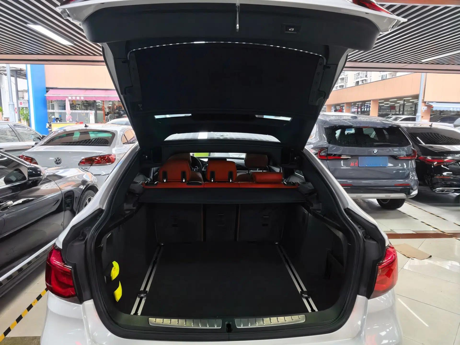BMW 3 Series GT 2019 320i M Sport Night Edition — миниатюра 10