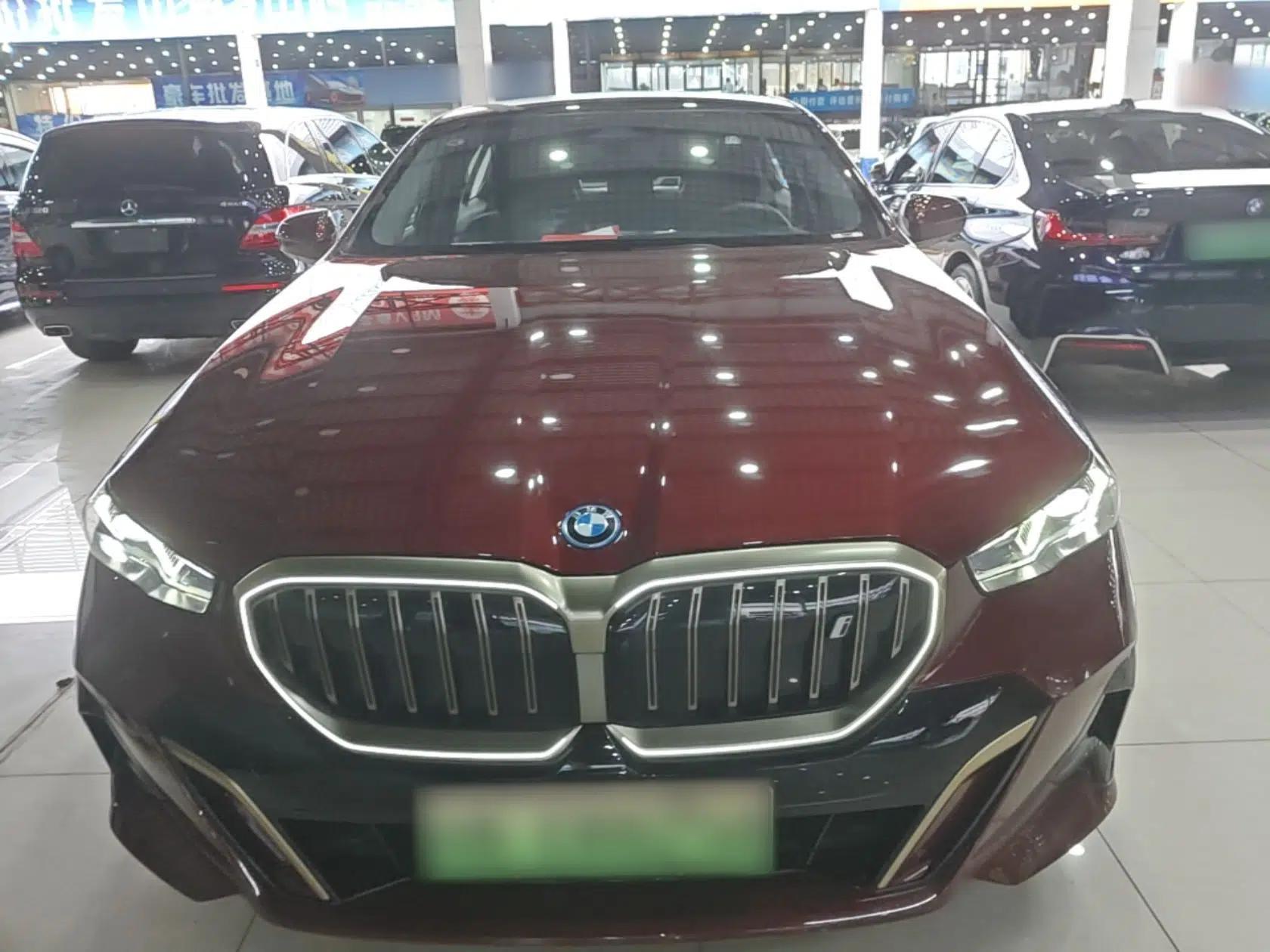 BMW i5 2024 eDrive 35L Luxury Model with M Sport Package — миниатюра 2