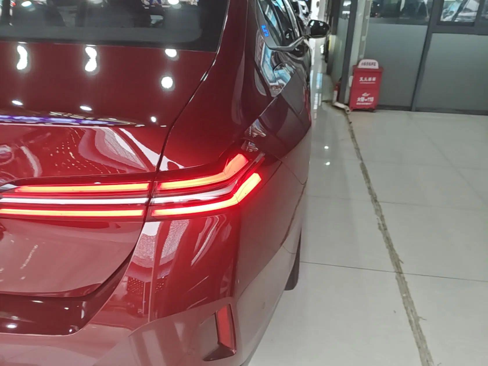 BMW i5 2024 eDrive 35L Luxury Model with M Sport Package — миниатюра 7