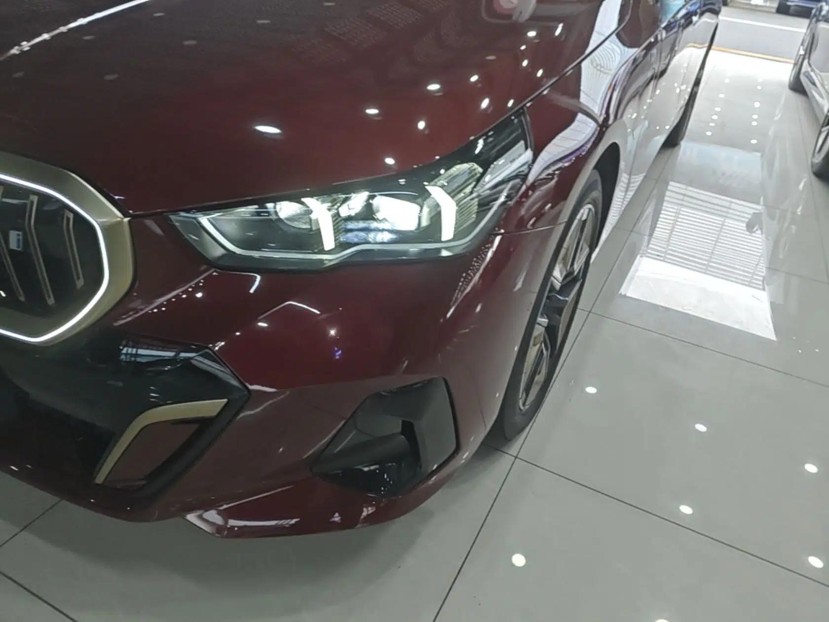 BMW i5 2024 eDrive 35L Luxury Model with M Sport Package — миниатюра 9