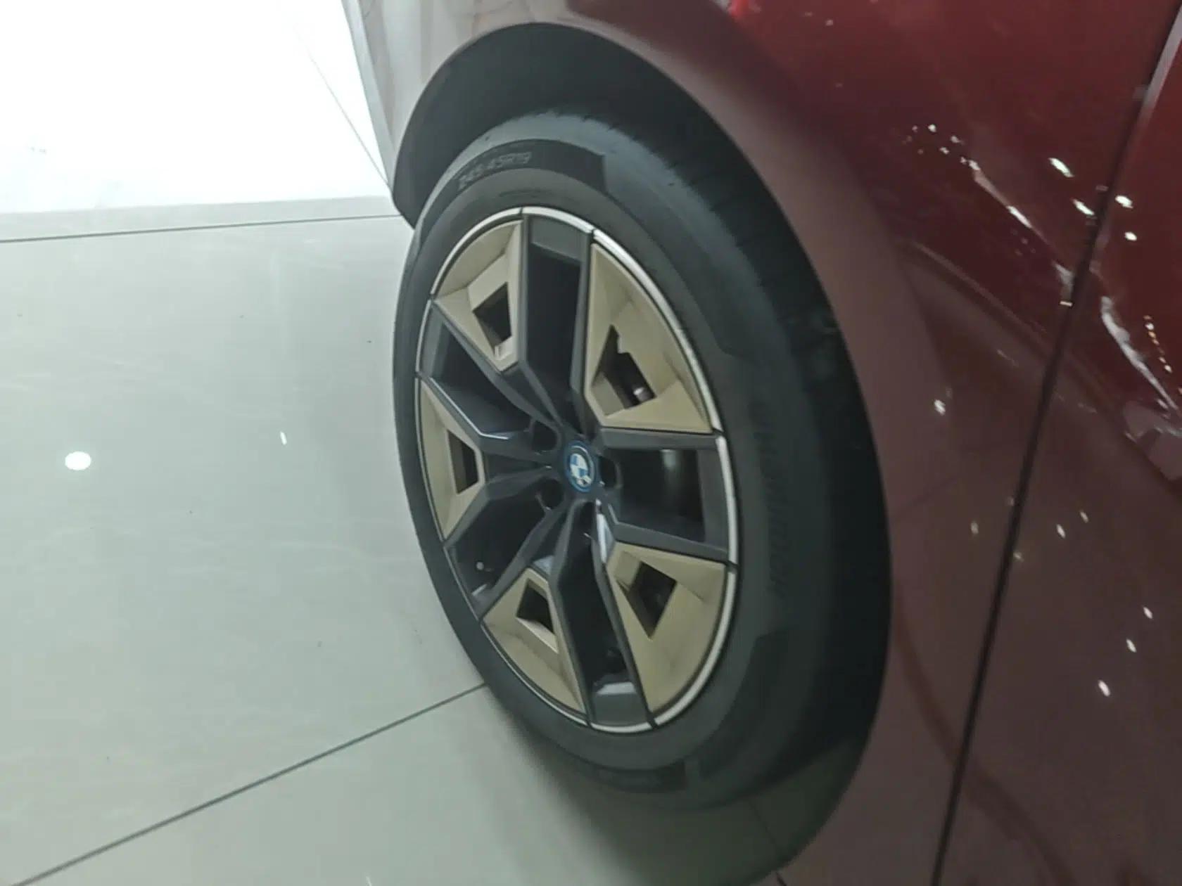 BMW i5 2024 eDrive 35L Luxury Model with M Sport Package — миниатюра 10