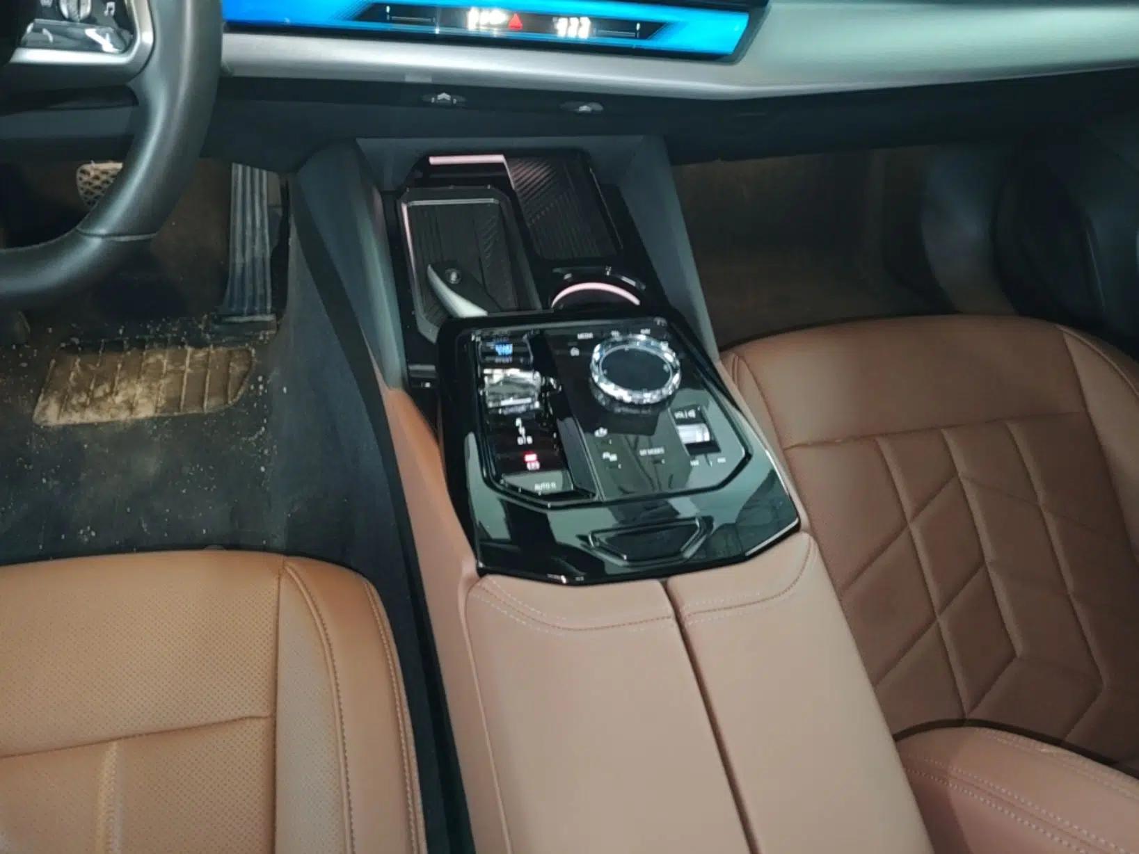 BMW i5 2024 eDrive 35L M Sport Package — миниатюра 17