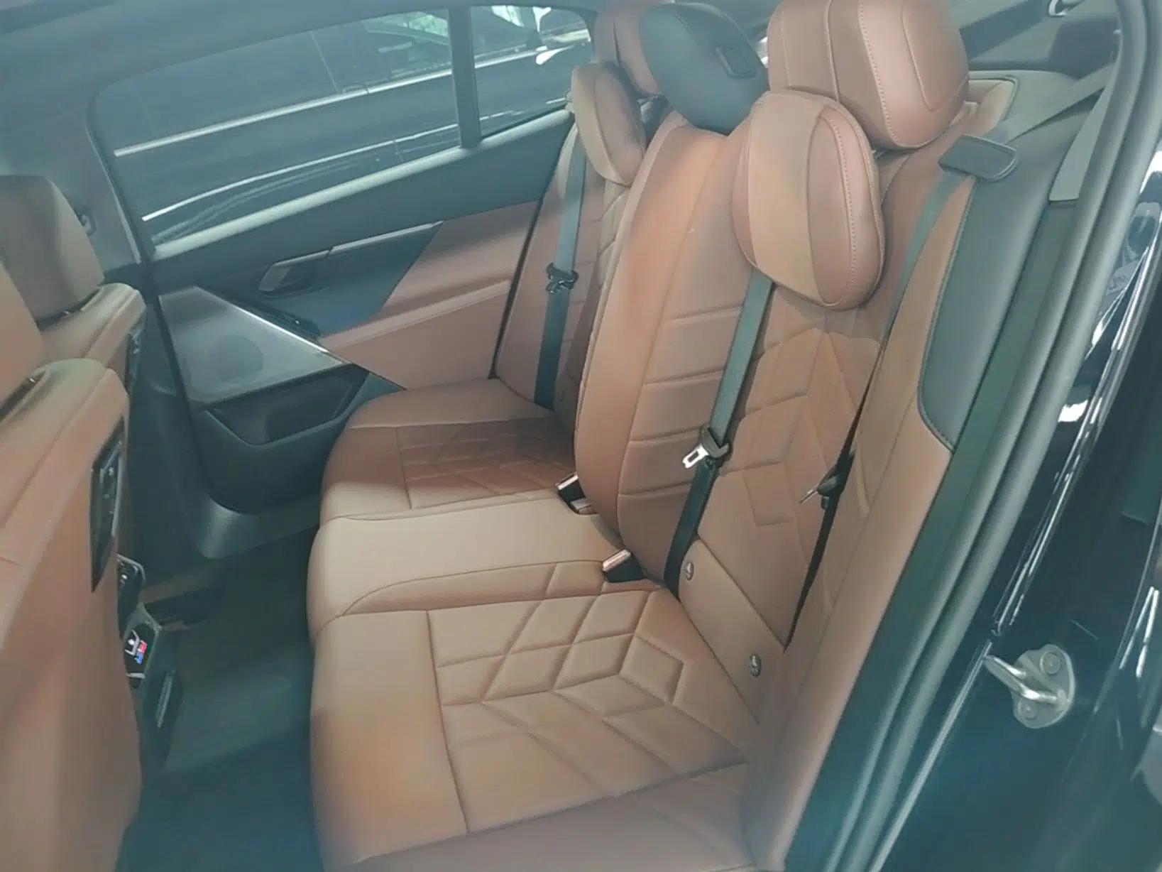 BMW i5 2024 eDrive 35L M Sport Package — миниатюра 20