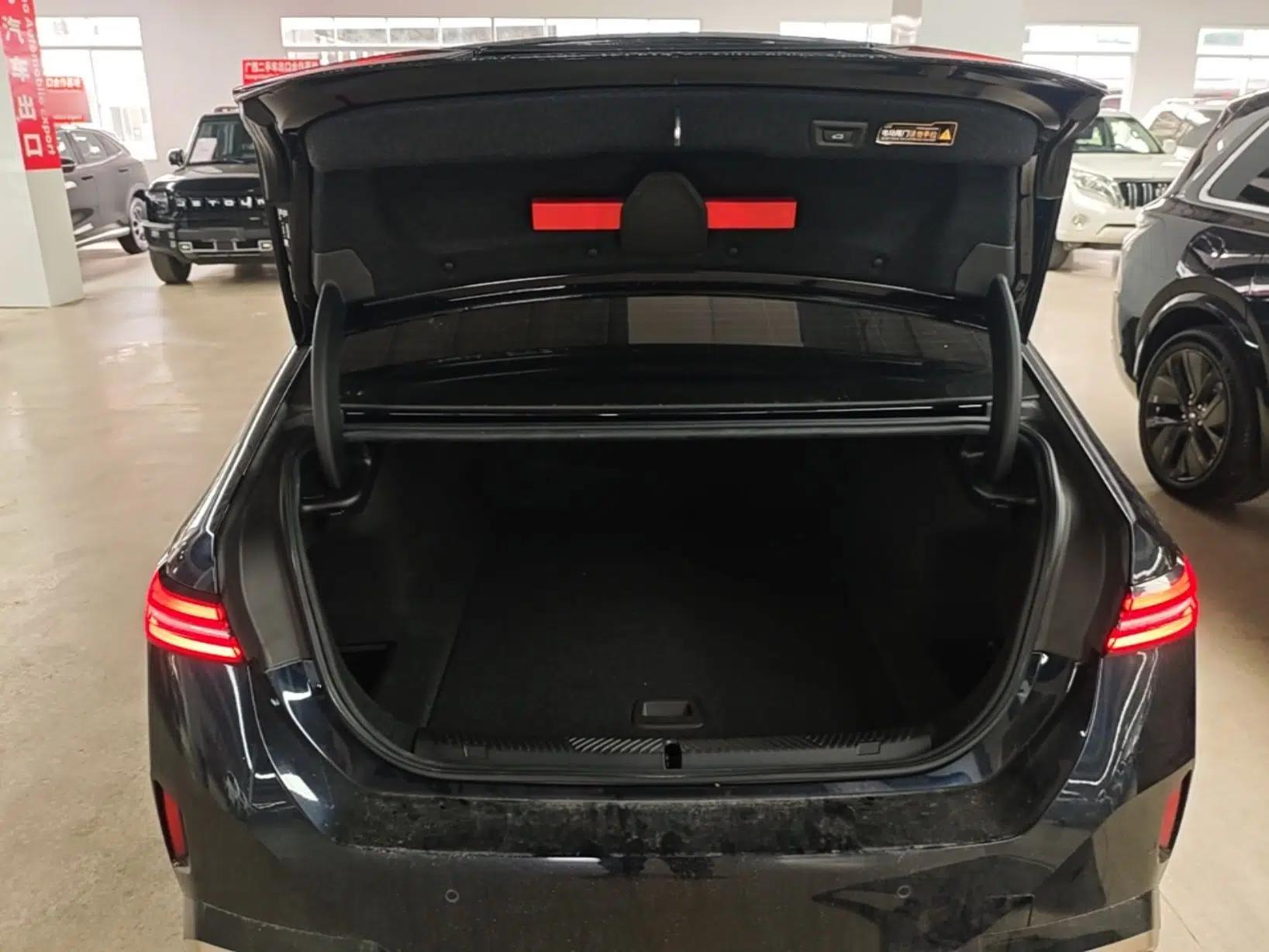 BMW i5 2024 eDrive 35L M Sport Package — миниатюра 22