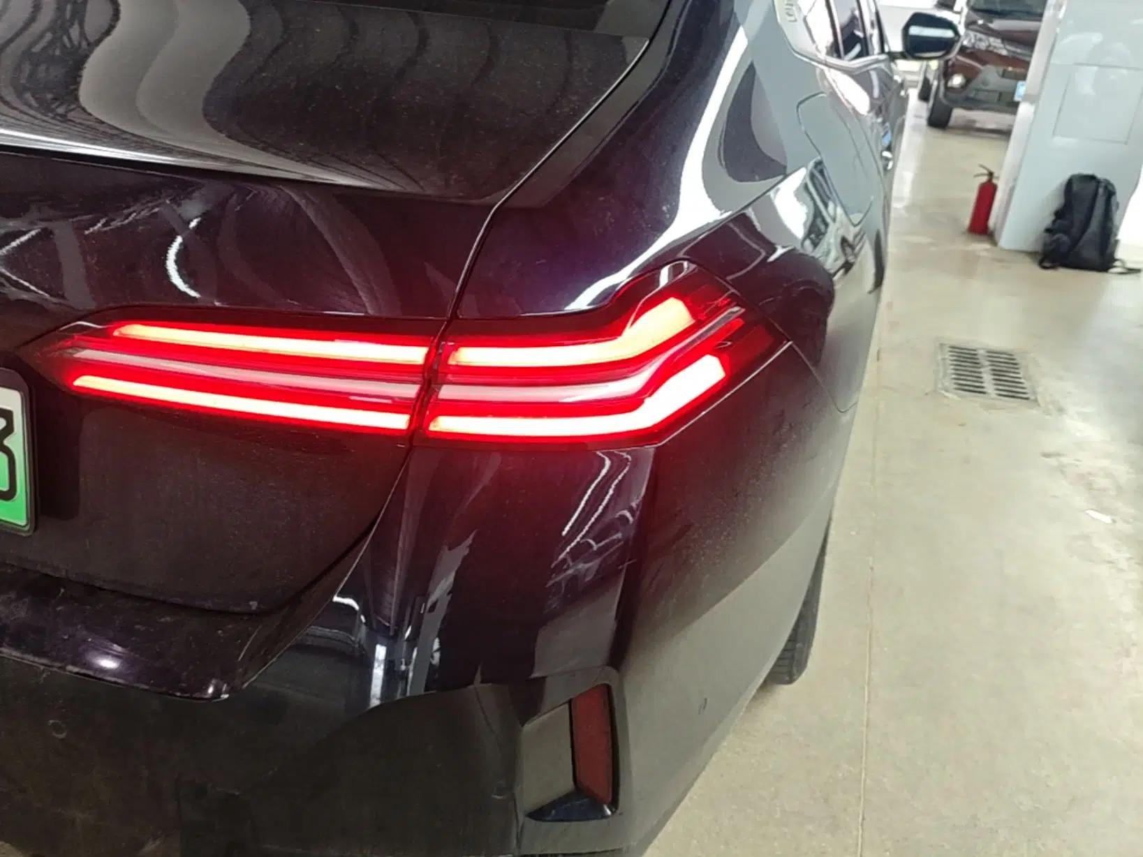 BMW i5 2024 eDrive 35L M Sport Package — миниатюра 7