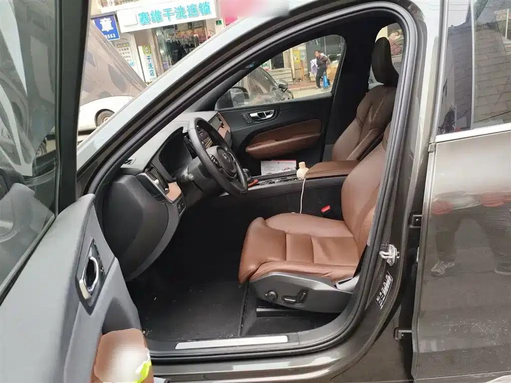 2021 Volvo XC60 T5 AWD Inscription Luxury Edition — миниатюра 11