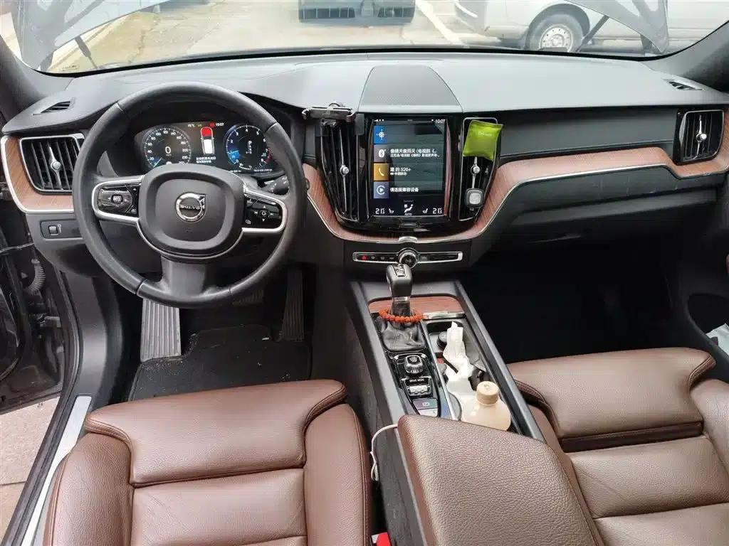 2021 Volvo XC60 T5 AWD Inscription Luxury Edition — миниатюра 5