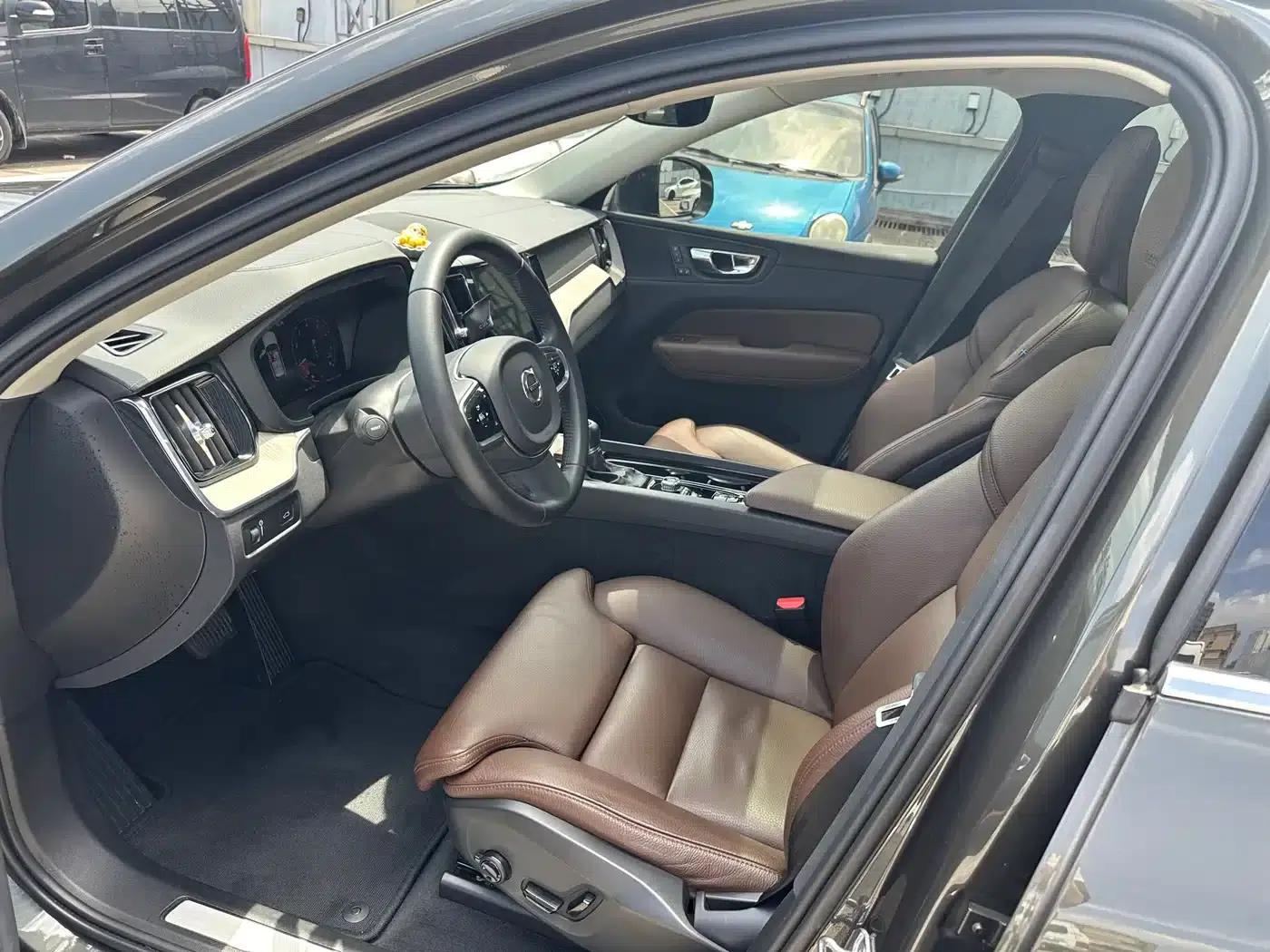 2020 Volvo XC60 T5 AWD Inscription Luxury Edition — миниатюра 4
