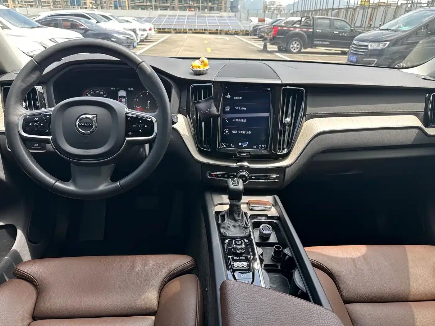 2020 Volvo XC60 T5 AWD Inscription Luxury Edition — миниатюра 6