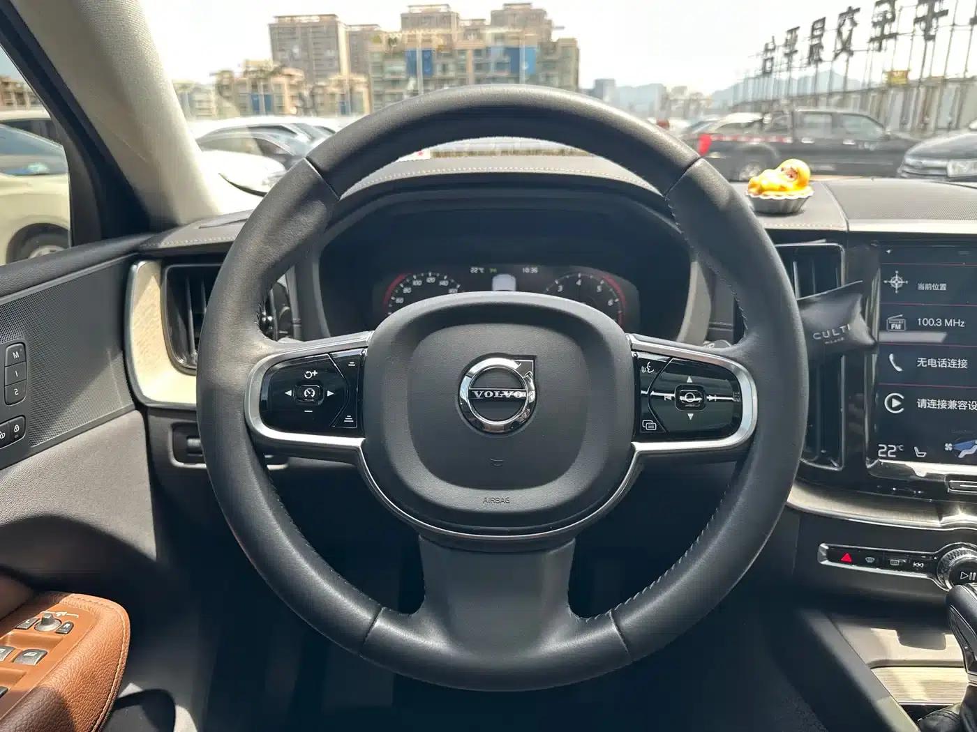 2020 Volvo XC60 T5 AWD Inscription Luxury Edition — миниатюра 7