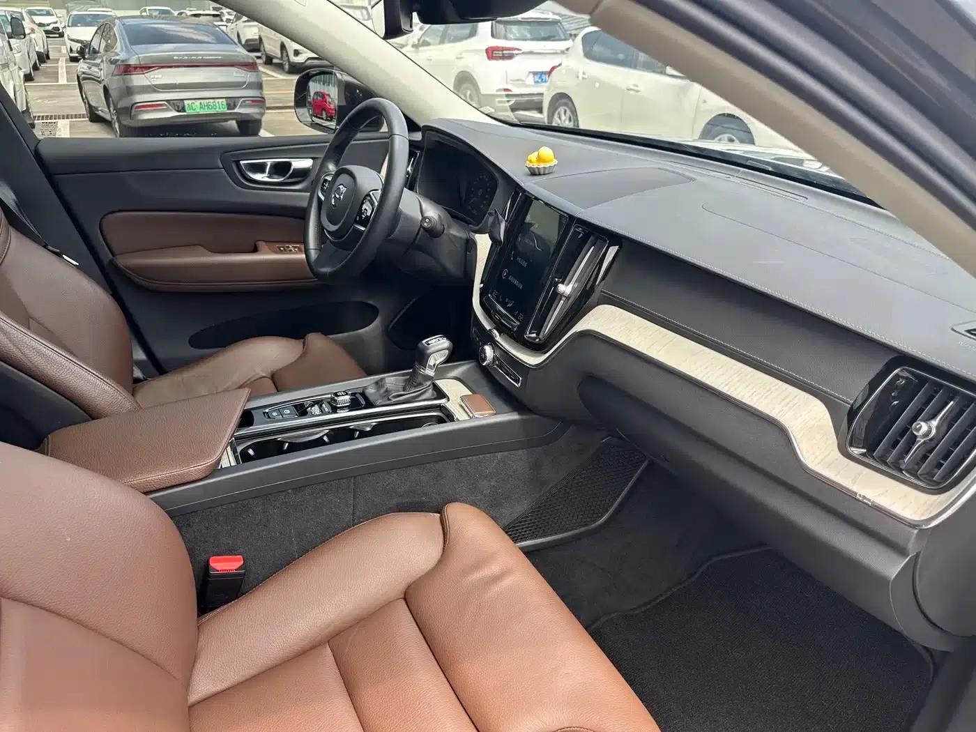 2020 Volvo XC60 T5 AWD Inscription Luxury Edition — миниатюра 10