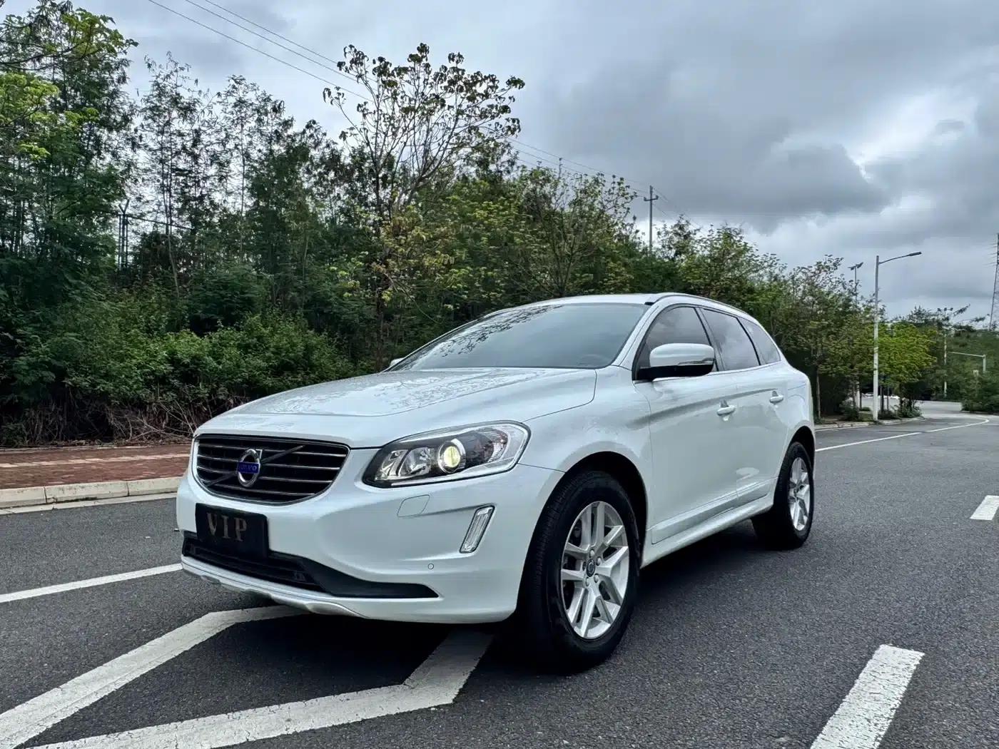 2017 Volvo XC60 T5 AWD Smart Edition — миниатюра 1