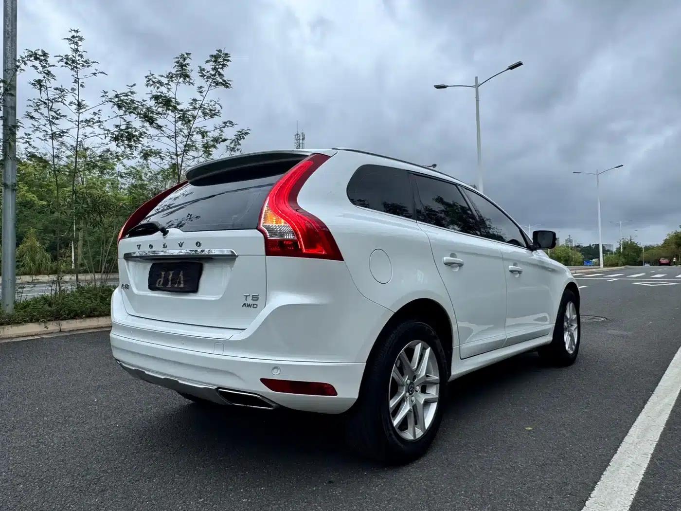 2017 Volvo XC60 T5 AWD Smart Edition — миниатюра 11