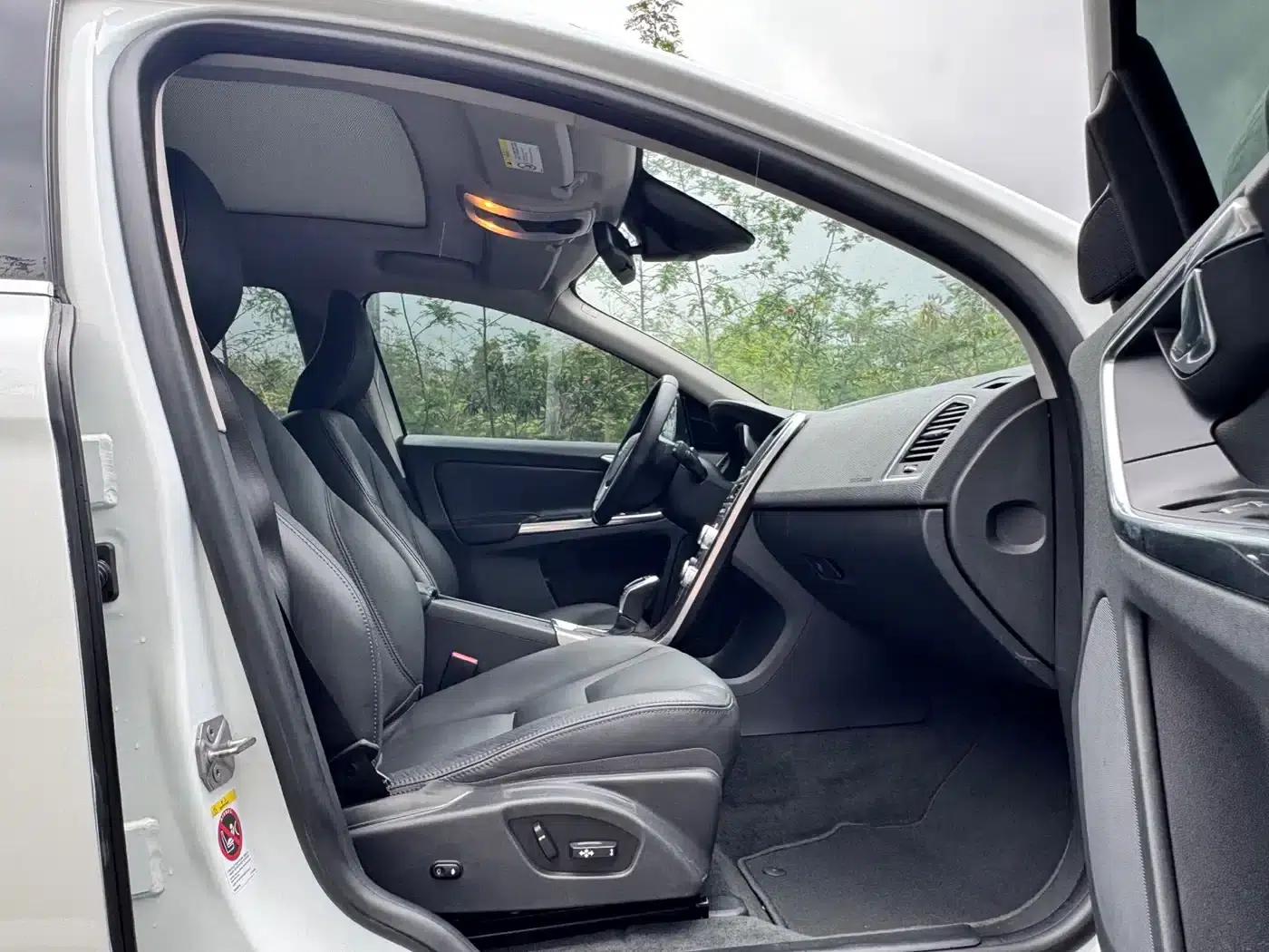 2017 Volvo XC60 T5 AWD Smart Edition — миниатюра 13