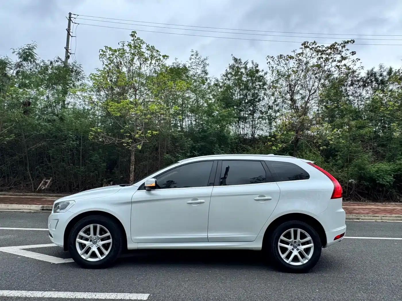 2017 Volvo XC60 T5 AWD Smart Edition — миниатюра 5