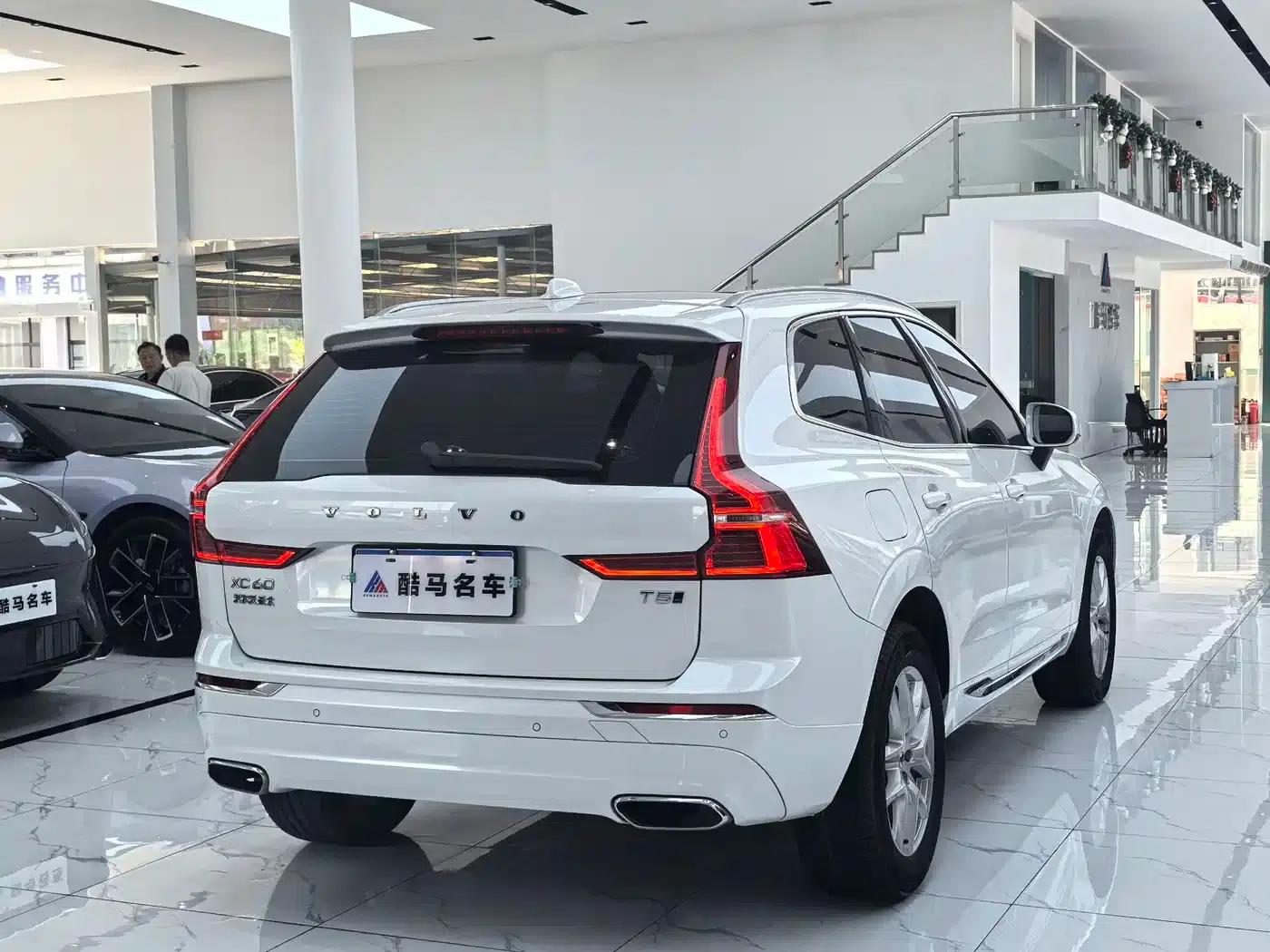 2021 Volvo XC60 T5 AWD Inscription Luxury Edition — миниатюра 13
