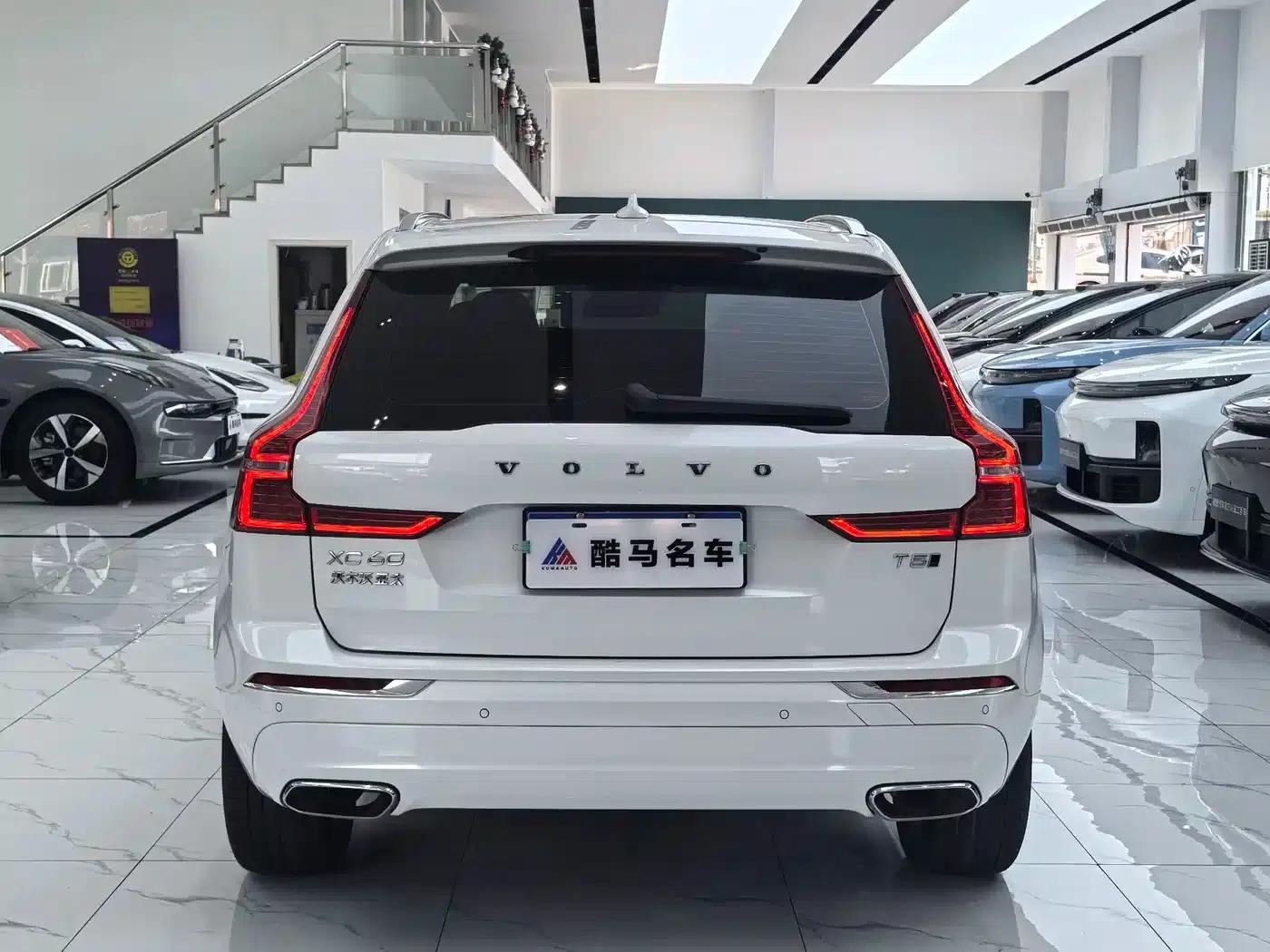 2021 Volvo XC60 T5 AWD Inscription Luxury Edition — миниатюра 14