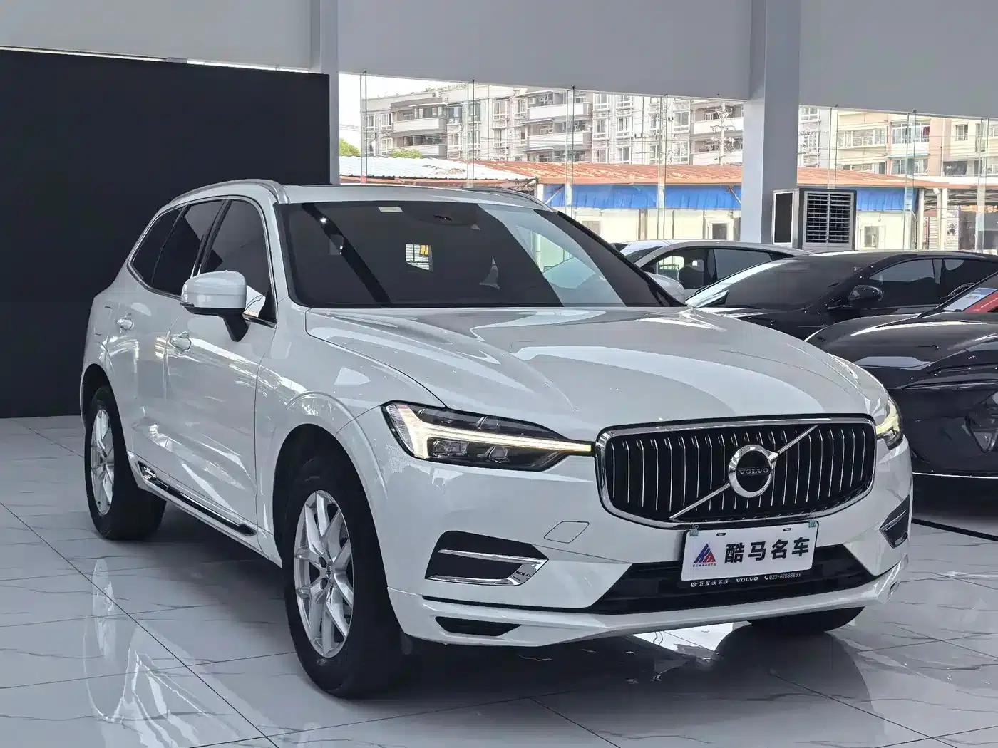 2021 Volvo XC60 T5 AWD Inscription Luxury Edition — миниатюра 3
