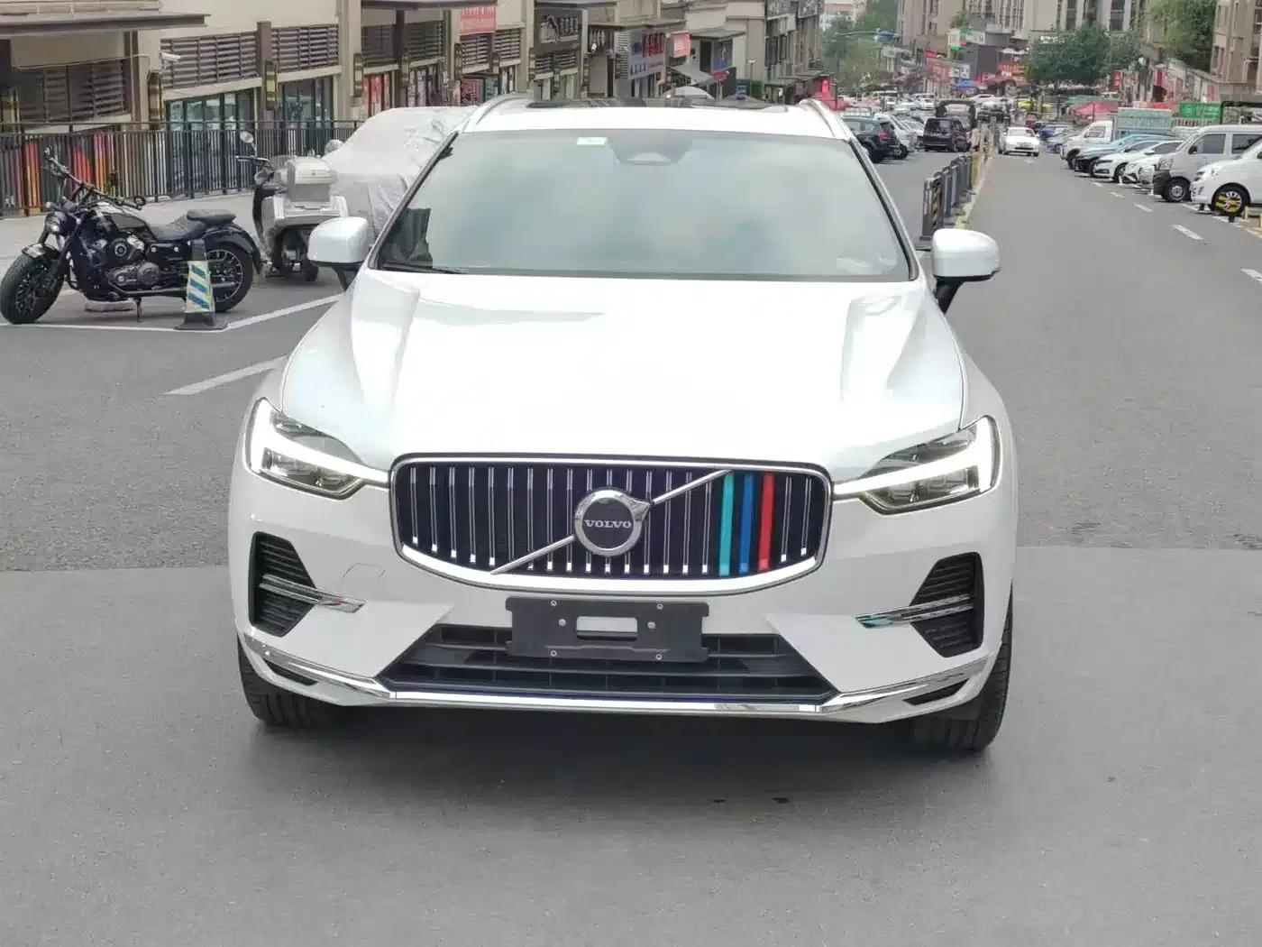 2022 Volvo XC60 B5 AWD Inscription Luxury Edition — миниатюра 2