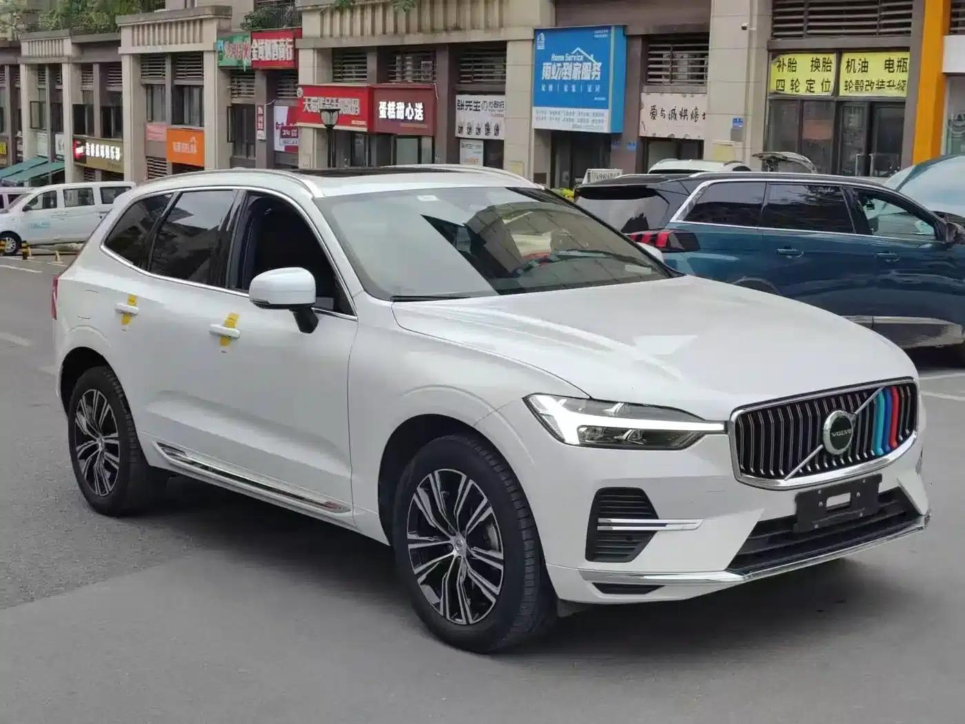 2022 Volvo XC60 B5 AWD Inscription Luxury Edition — миниатюра 3