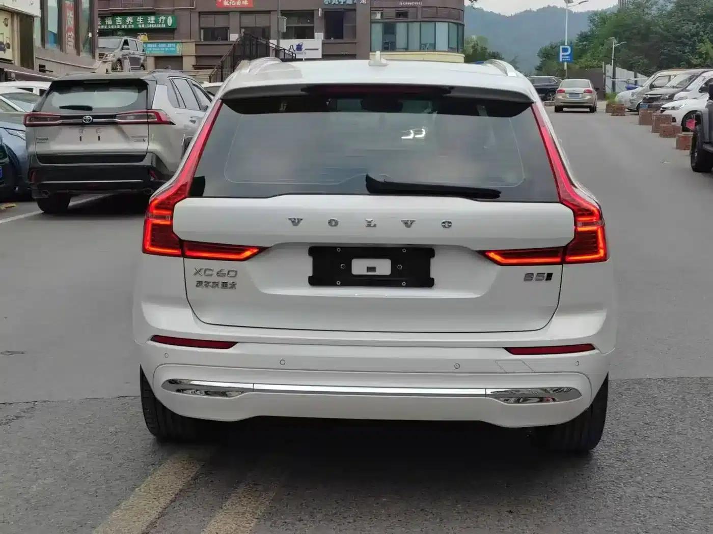 2022 Volvo XC60 B5 AWD Inscription Luxury Edition — миниатюра 6