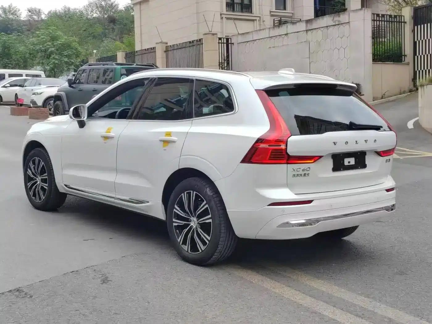 2022 Volvo XC60 B5 AWD Inscription Luxury Edition — миниатюра 7