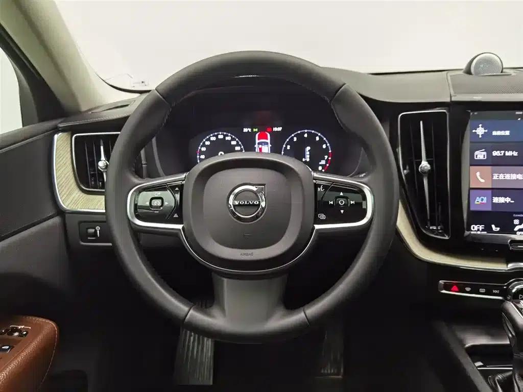 2020 Volvo XC60 T5 AWD Inscription Luxury Edition — миниатюра 11
