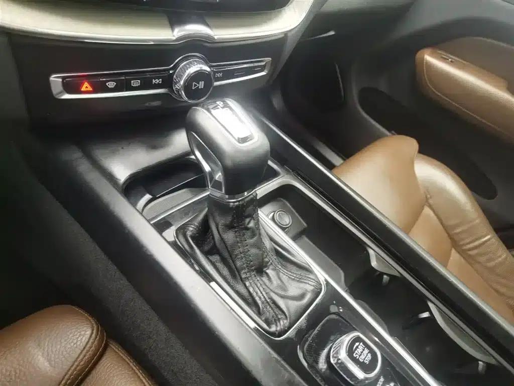 2020 Volvo XC60 T5 AWD Inscription Luxury Edition — миниатюра 13