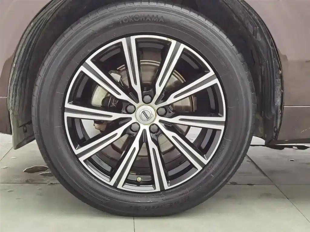 2020 Volvo XC60 T5 AWD Inscription Luxury Edition — миниатюра 17