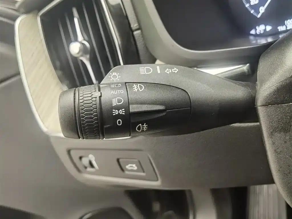 2020 Volvo XC60 T5 AWD Inscription Luxury Edition — миниатюра 21