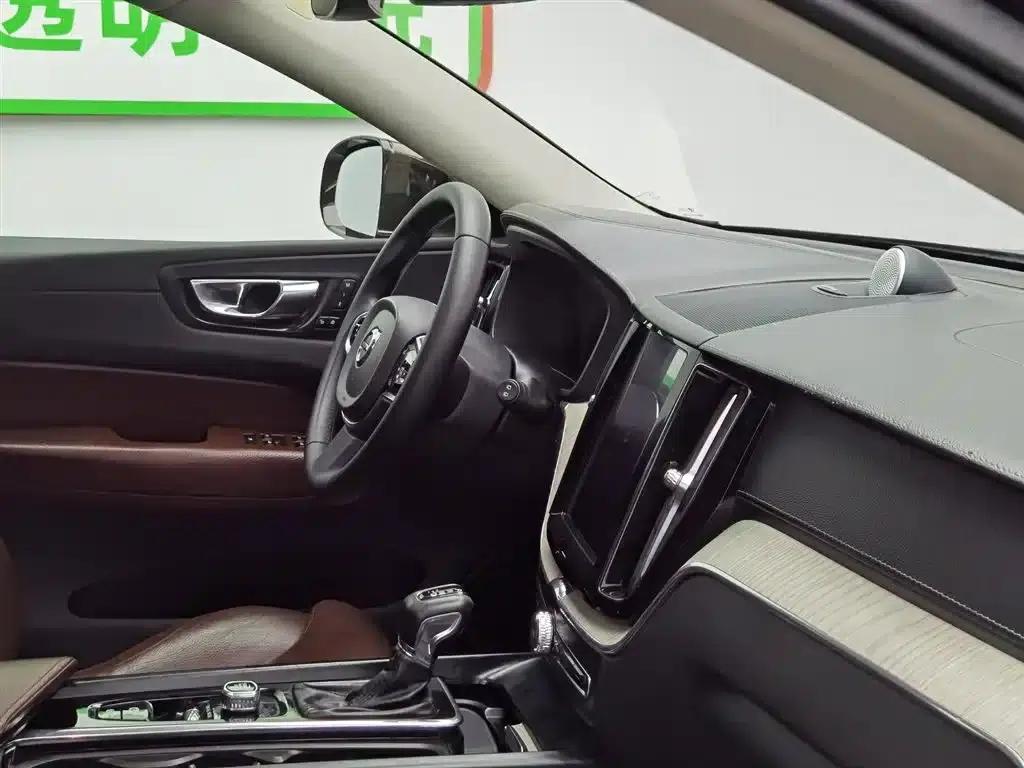 2020 Volvo XC60 T5 AWD Inscription Luxury Edition — миниатюра 22