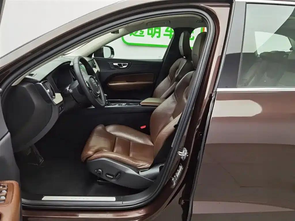 2020 Volvo XC60 T5 AWD Inscription Luxury Edition — миниатюра 10