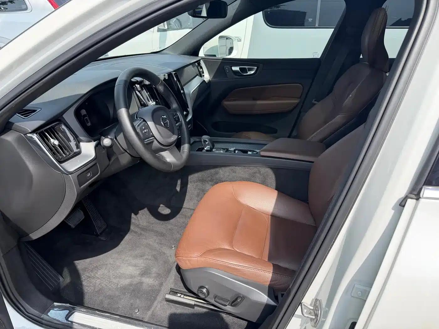 2023 Volvo XC60 B5 AWD Inscription Sport Edition — миниатюра 2