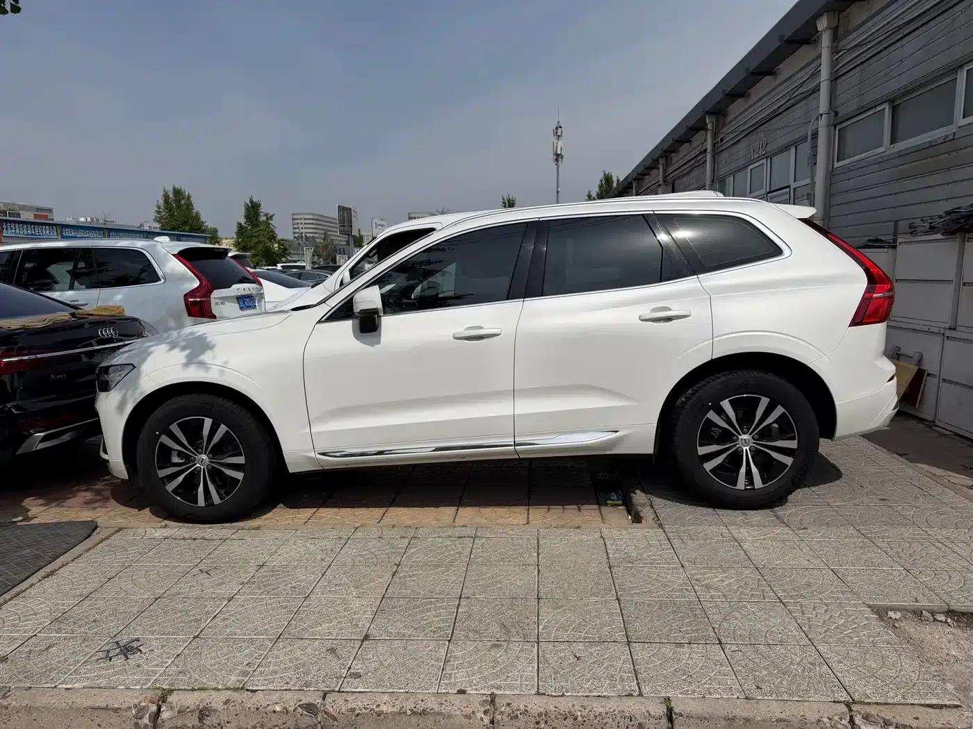 2023 Volvo XC60 B5 AWD Inscription Sport Edition — миниатюра 11