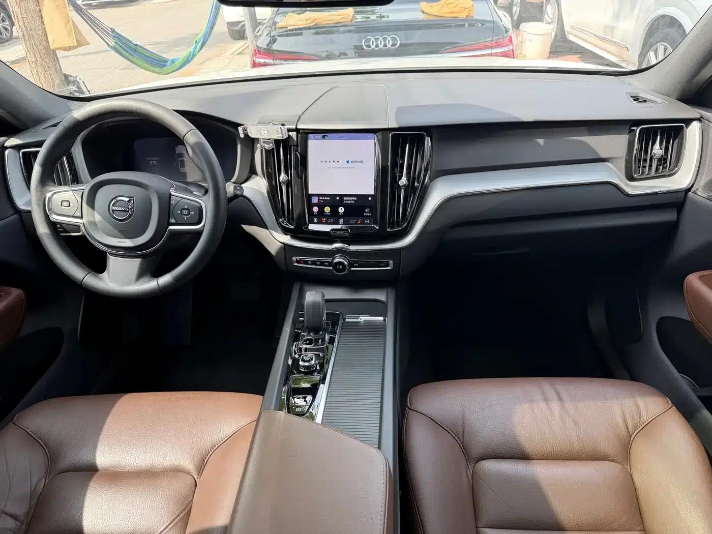 2023 Volvo XC60 B5 AWD Inscription Sport Edition — миниатюра 5