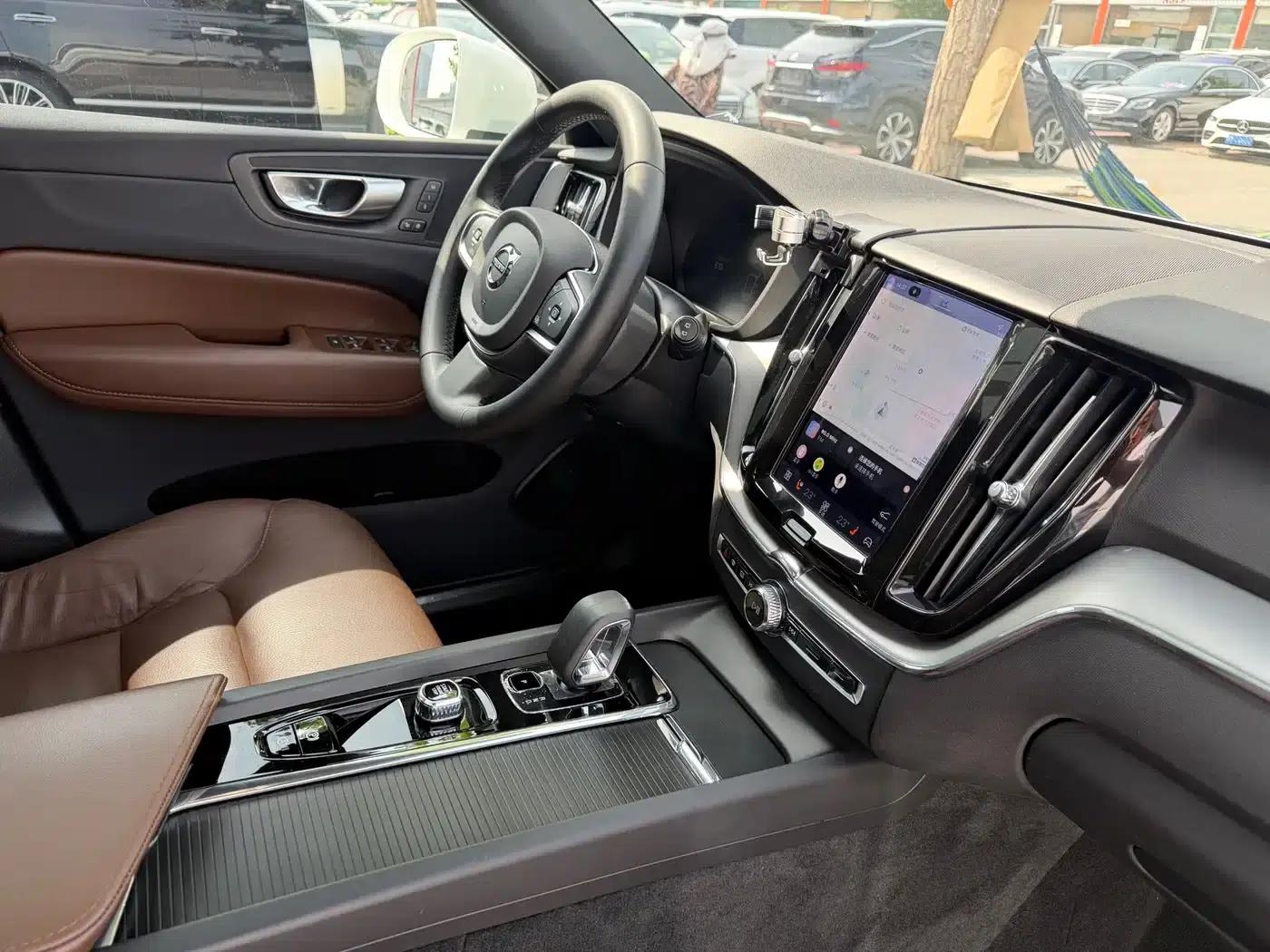 2023 Volvo XC60 B5 AWD Inscription Sport Edition — миниатюра 7