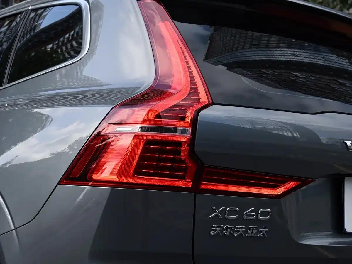 2021 Volvo XC60 T5 AWD Inscription Luxury Edition — миниатюра 11