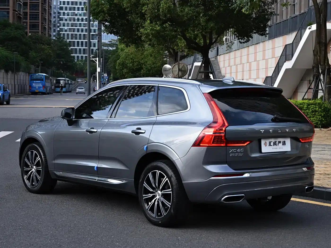 2021 Volvo XC60 T5 AWD Inscription Luxury Edition — миниатюра 3