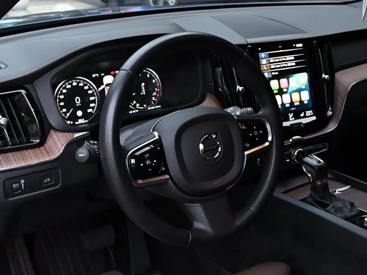 2021 Volvo XC60 T5 AWD Inscription Luxury Edition — миниатюра 21