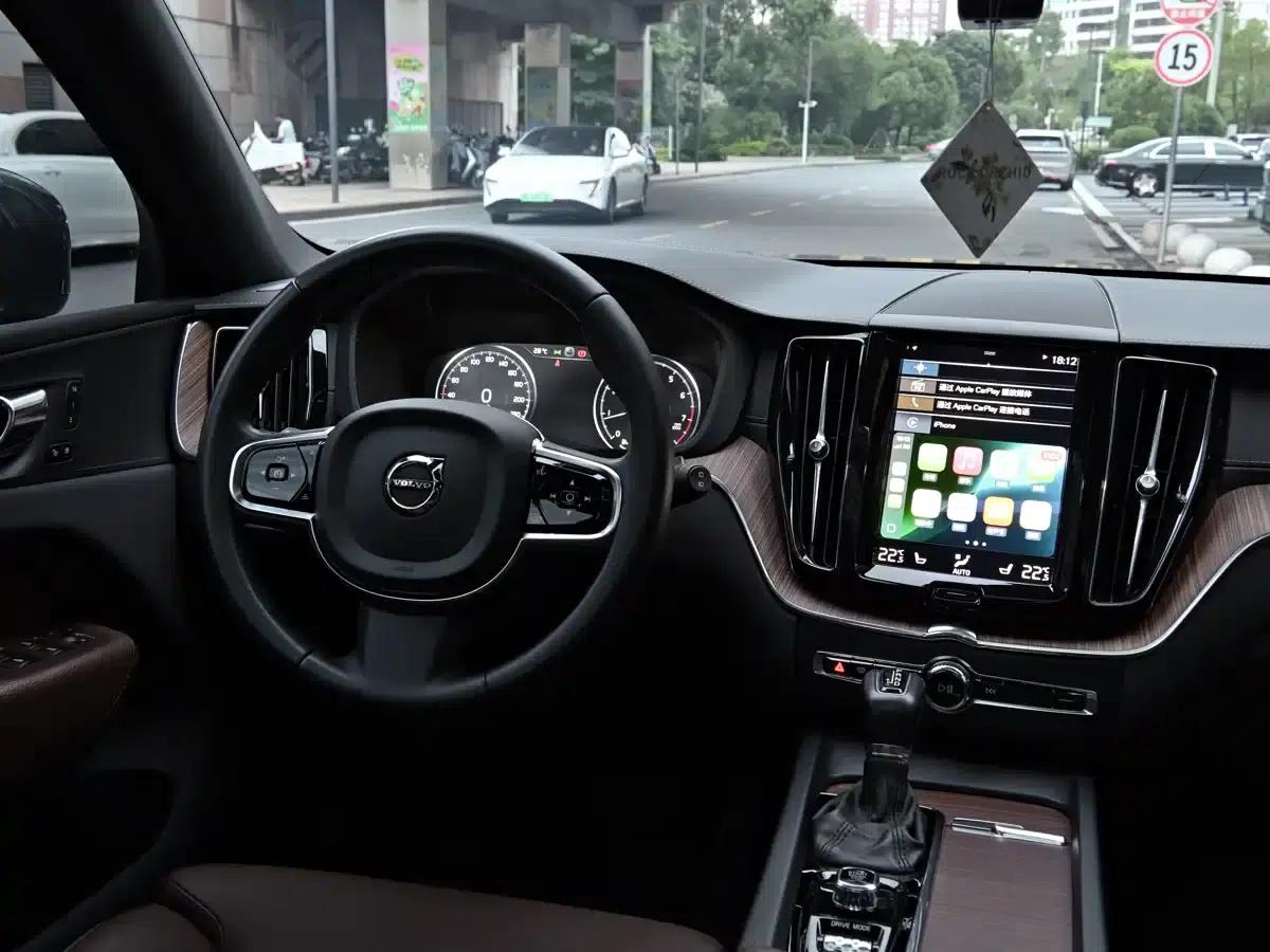 2021 Volvo XC60 T5 AWD Inscription Luxury Edition — миниатюра 25