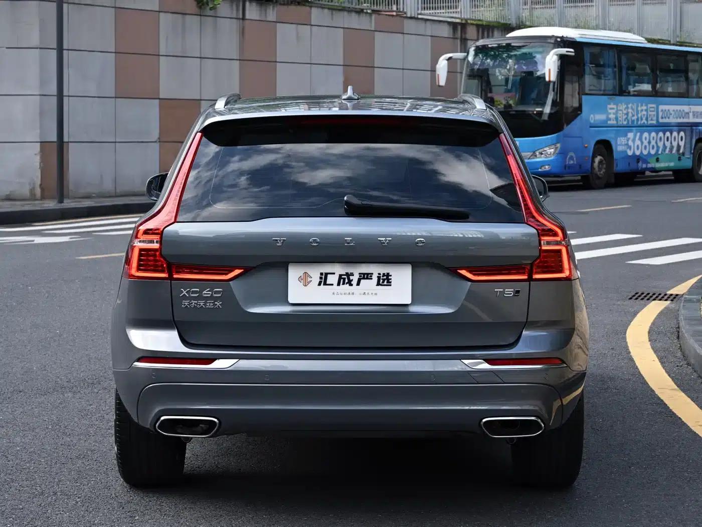 2021 Volvo XC60 T5 AWD Inscription Luxury Edition — миниатюра 4
