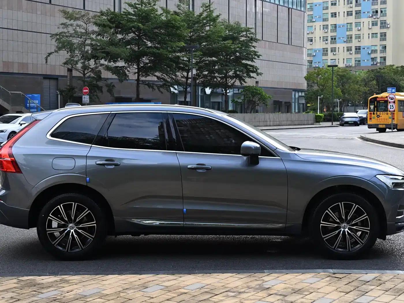 2021 Volvo XC60 T5 AWD Inscription Luxury Edition — миниатюра 6