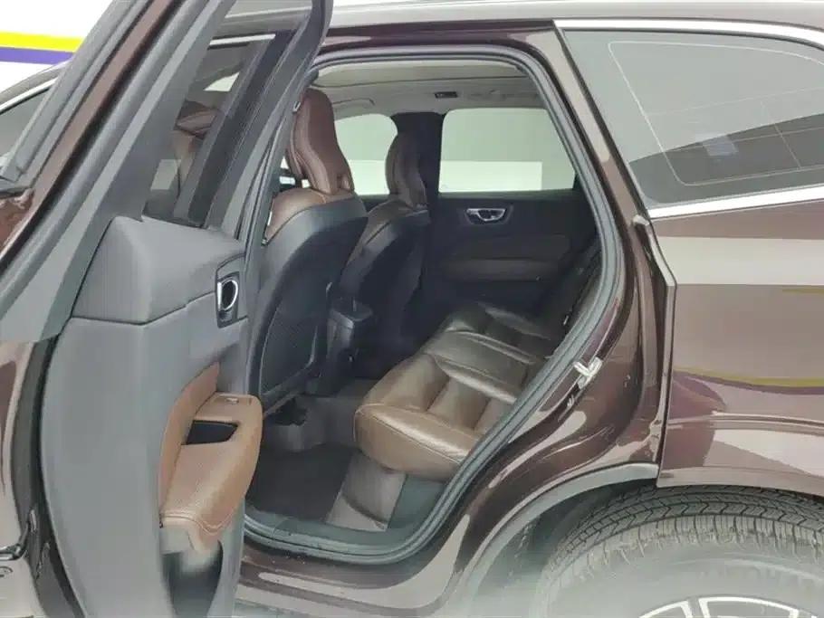 2020 Volvo XC60 T5 AWD Inscription Luxury Edition — миниатюра 11
