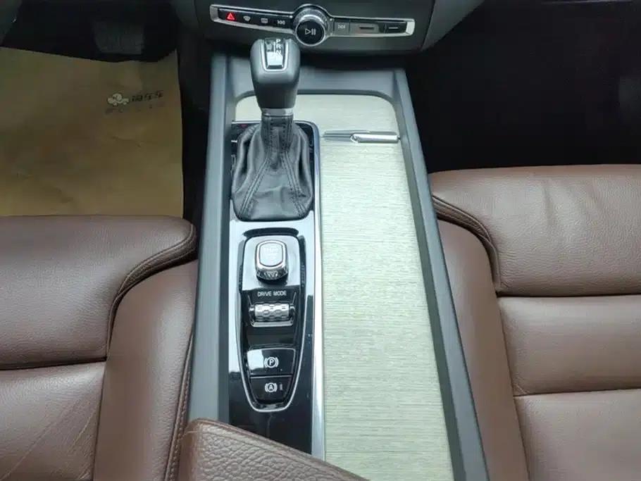 2020 Volvo XC60 T5 AWD Inscription Luxury Edition — миниатюра 16