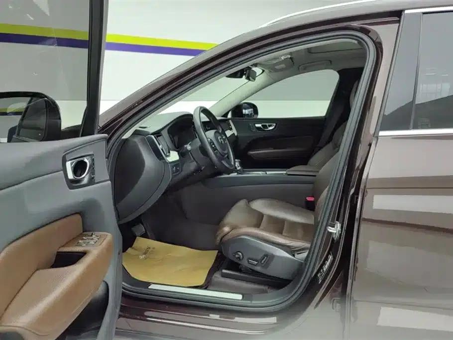 2020 Volvo XC60 T5 AWD Inscription Luxury Edition — миниатюра 9